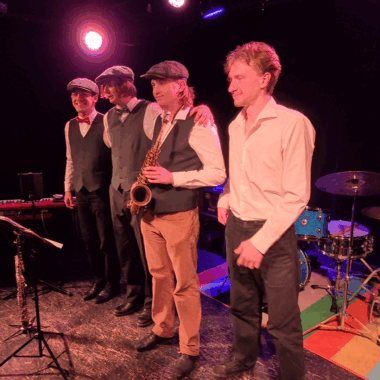 Čaj (p)o páté aneb tanečně-poslechový podvečer (nejen) pro dříve narozené