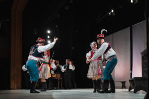 Karpatami | tanečně-hudební pořad