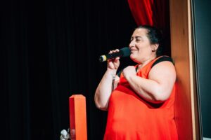 Monika Nevolová – Humor a hravost až na kost